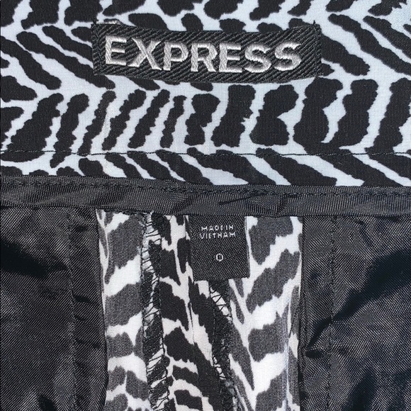 EXPRESS: women’s black and white pattern shorts - Size 0 - Picture 3 of 4